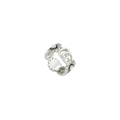 Accedi al prodotto correlato Gucci ANELLO FIORE IN ARGENTO GG MARMONT - YBC527394003 - YBC527394003