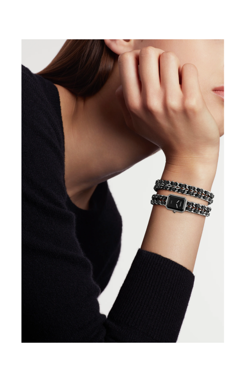 Accedi alla scheda di Chanel PREMI&Egrave;RE CATENA ICONICA DOPPIO GIRO - H10446