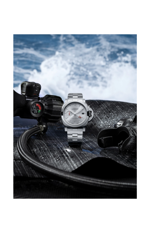 Accedi alla scheda di Panerai LUMINOR LUNA ROSSA GMT - PAM01791