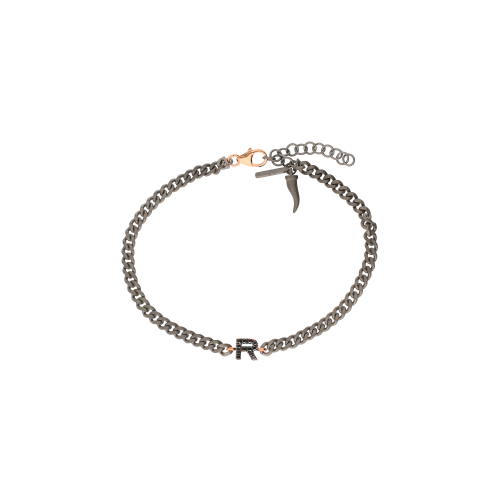 Accedi alla scheda di Mano | J . BRACCIALE CON CATENA GROUMETTE IN TITANIO, LETTERA R IN ORO ROSA E DIAMANTI  NERI - KATBRRGBBGROUM_R - KATBRRGBBGROUM_R