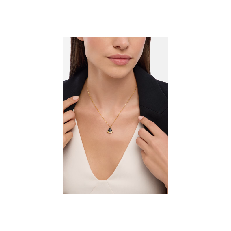 Bulgari | COLLANA DIVAS' DREAM IN ORO ROSA CON ONICE E PAV&Eacute; DI DIAMANTI - CL860377 (5)